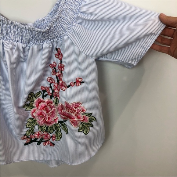 LF Seek The Label Rose Embroidered Off The Shoulder Striped Top Size Medium - Picture 2 of 6